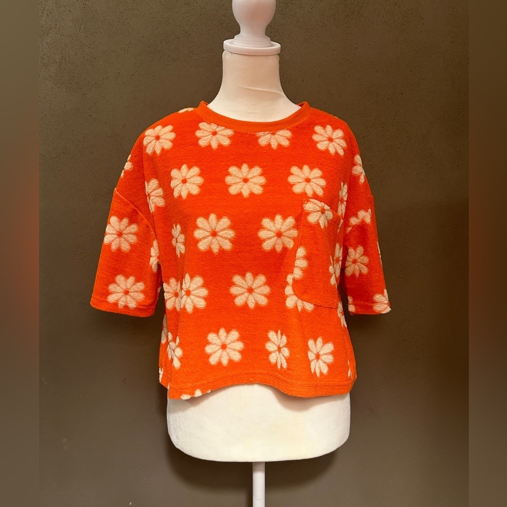 Short sleeve terry cloth top, front pocket, NWT, size small